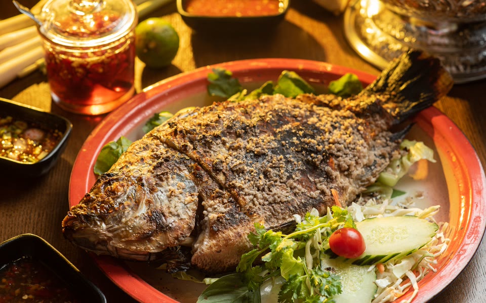 Poisson entier grillé
